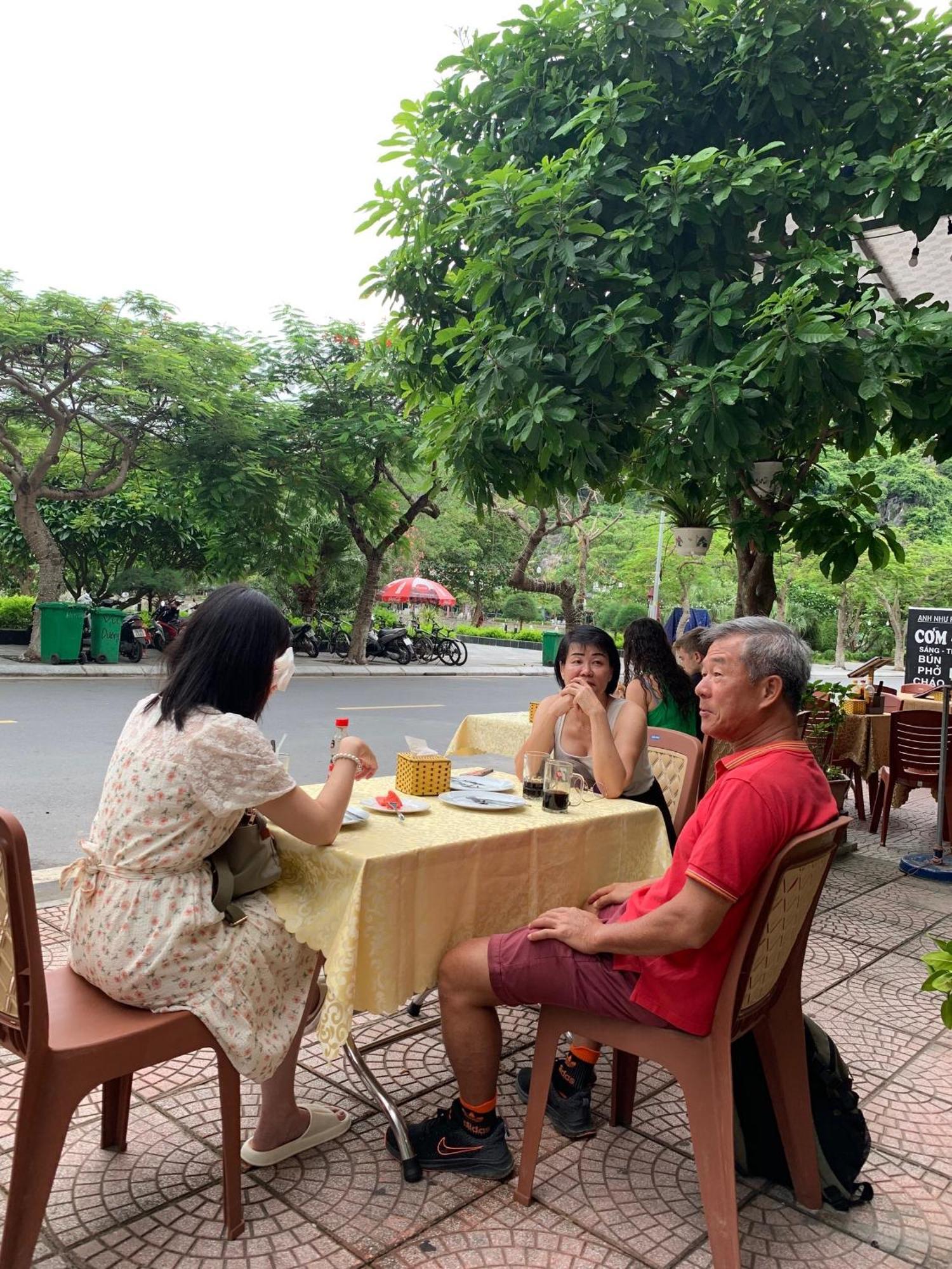 Tung Quang Hotel Dong Khe Sau ภายนอก รูปภาพ