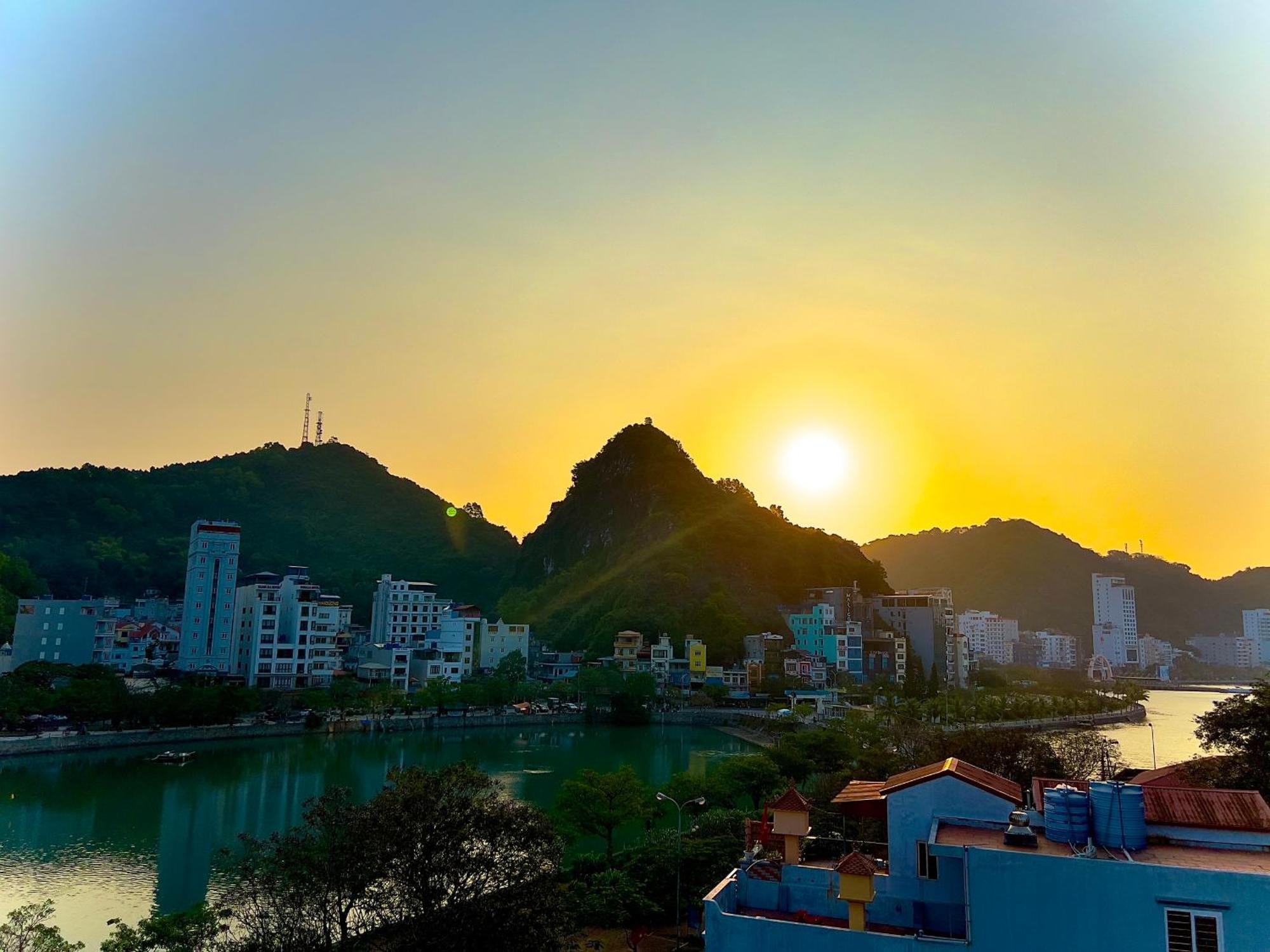 Tung Quang Hotel Dong Khe Sau ภายนอก รูปภาพ